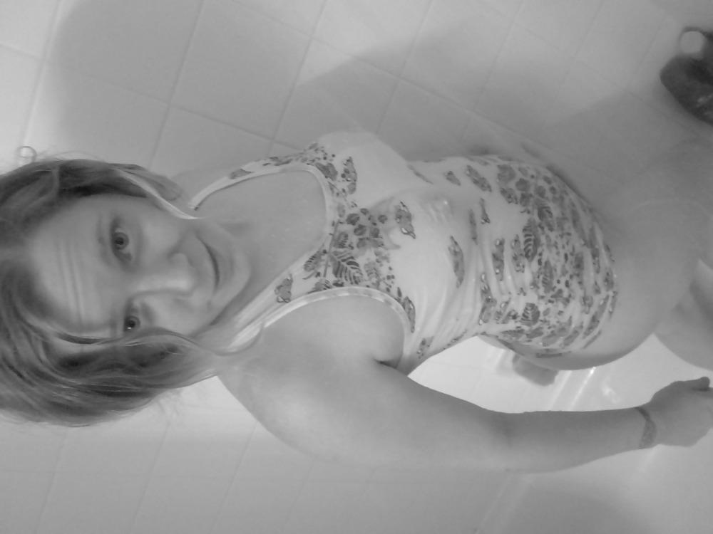 19P Baby's wet t-shirt contest in the shower