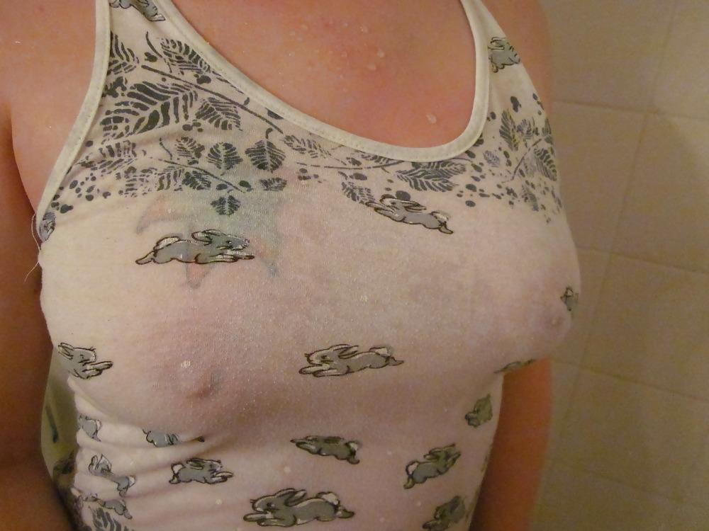 19P Baby's wet t-shirt contest in the shower