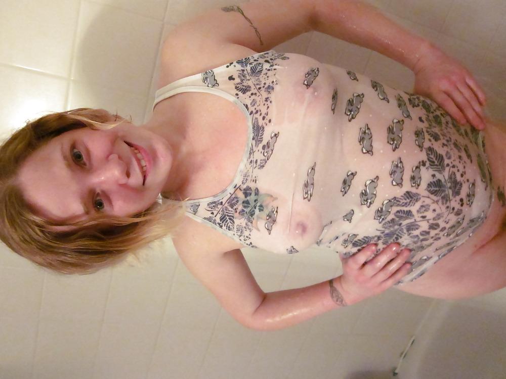 19P Baby's wet t-shirt contest in the shower