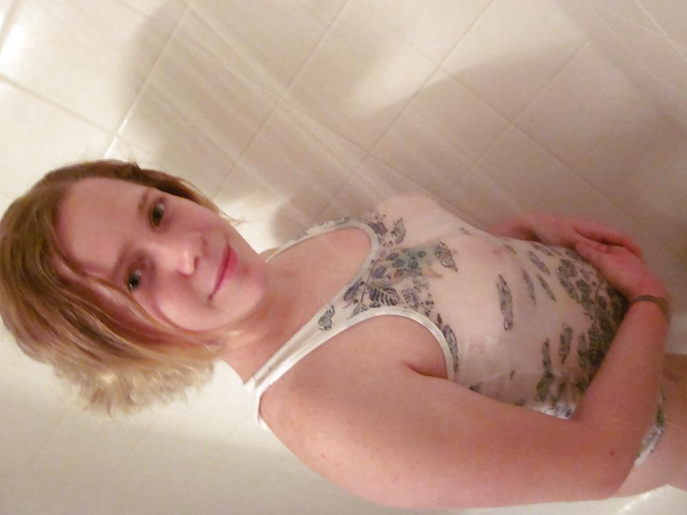 19P Baby's wet t-shirt contest in the shower