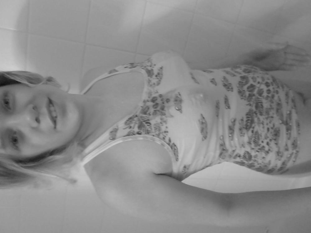 19P Baby's wet t-shirt contest in the shower
