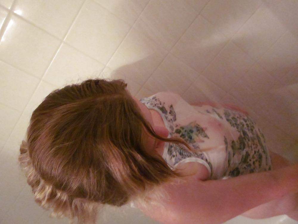 19P Baby's wet t-shirt contest in the shower