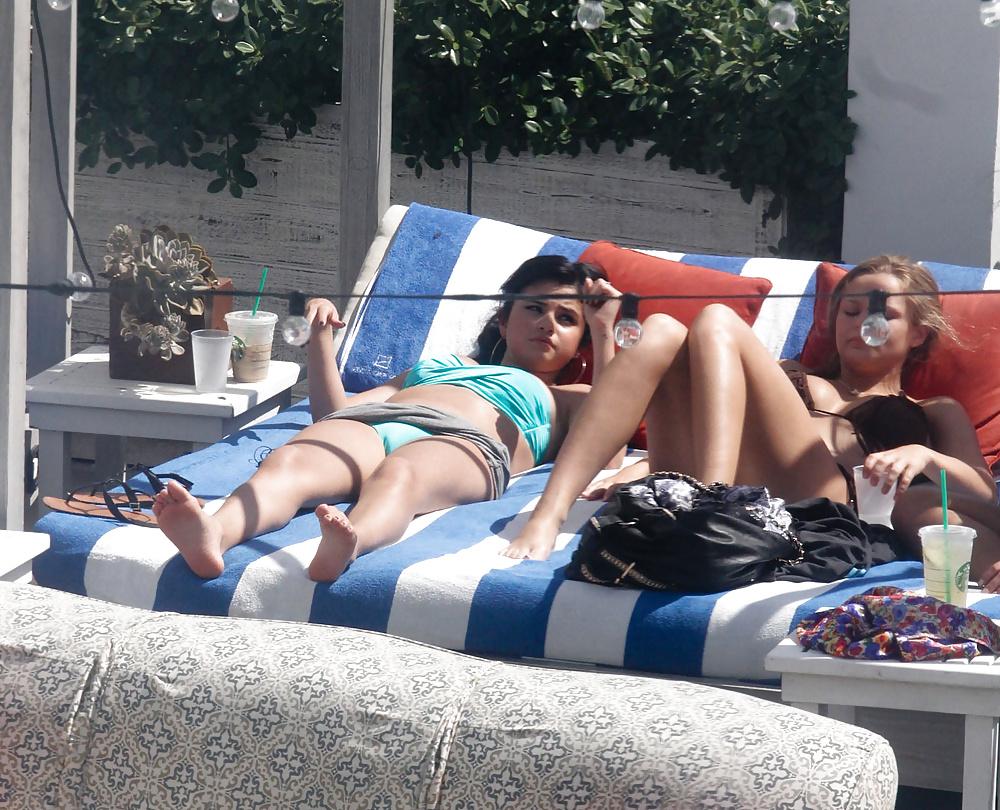 25P Selena Gomez blue bikini