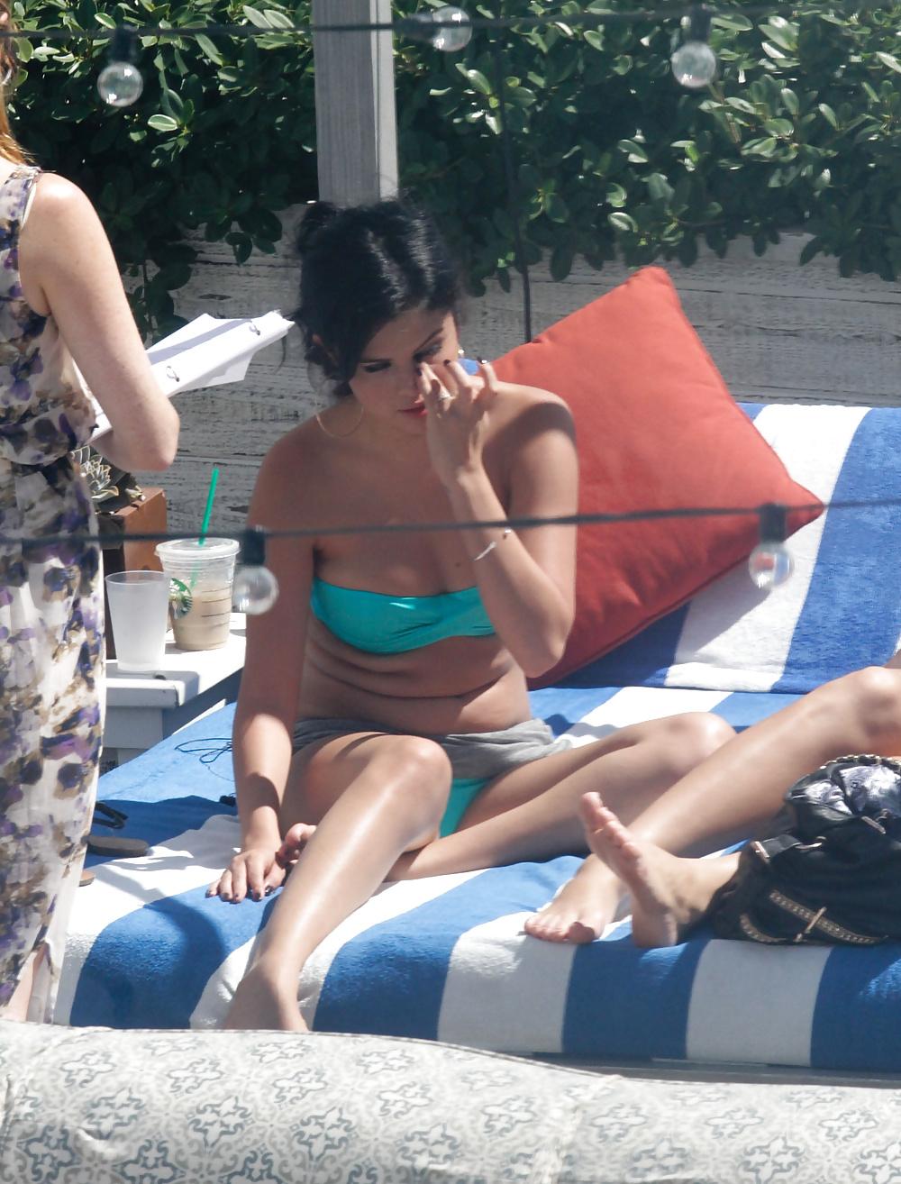 25P Selena Gomez blue bikini