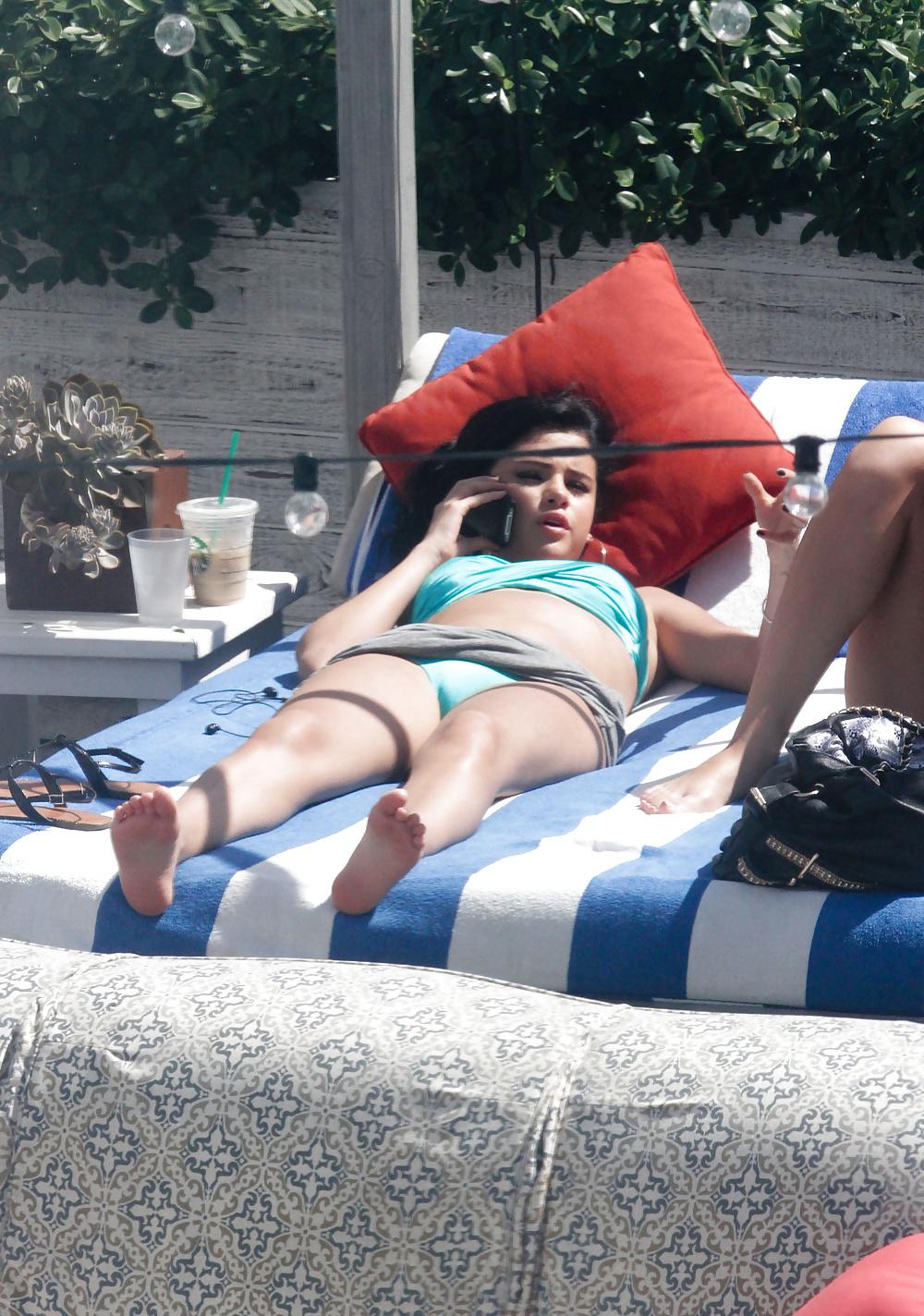 25P Selena Gomez blue bikini
