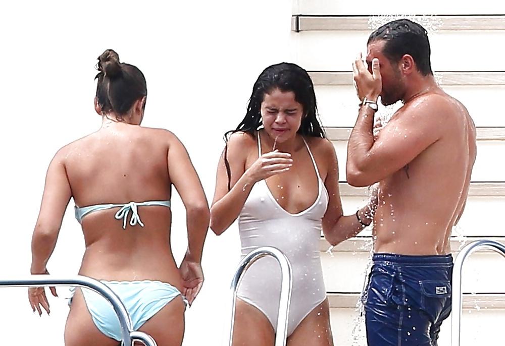 25P Selena Gomez blue bikini
