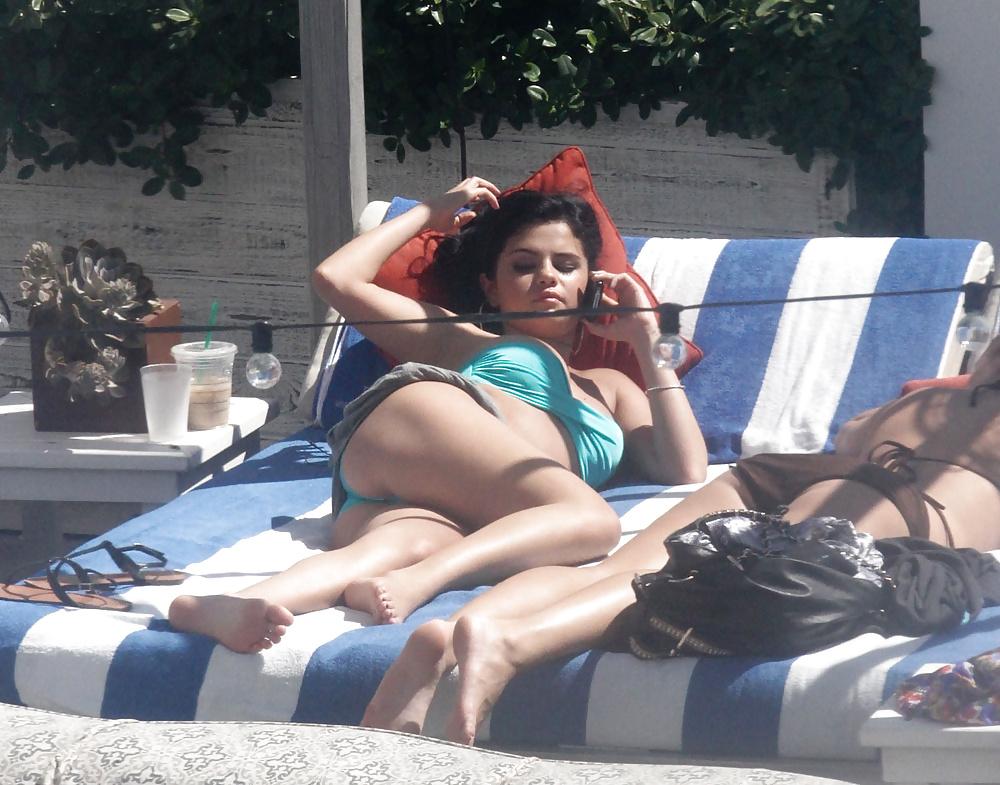 25P Selena Gomez blue bikini