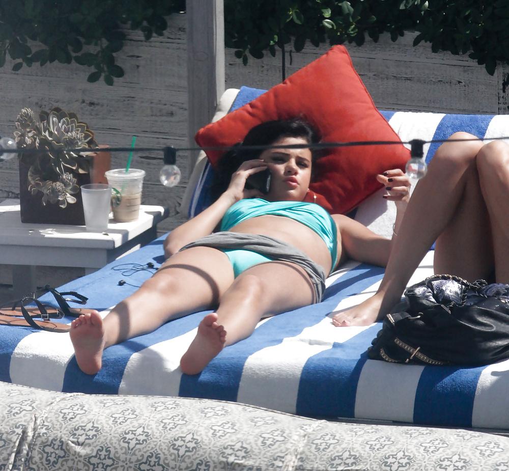 25P Selena Gomez blue bikini