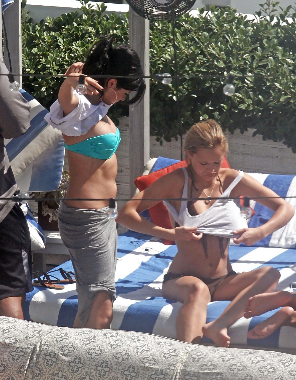 25P Selena Gomez blue bikini