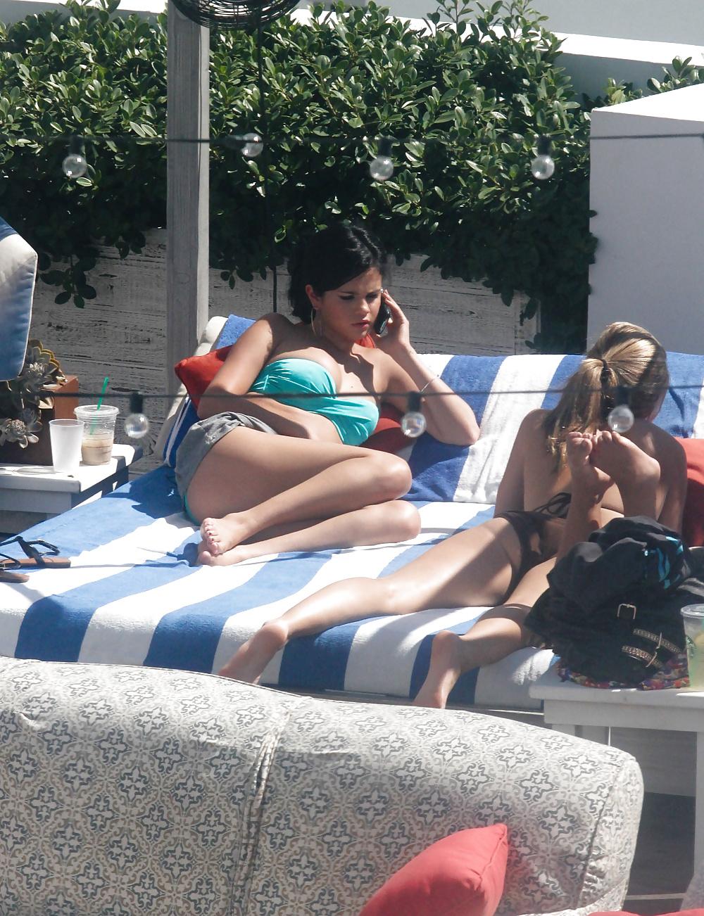 25P Selena Gomez blue bikini