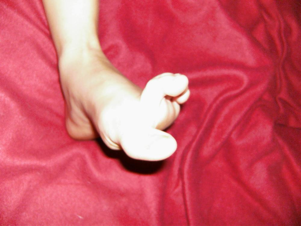 7P Maria 's Feet - Foot model spread flexible toes smooth soles