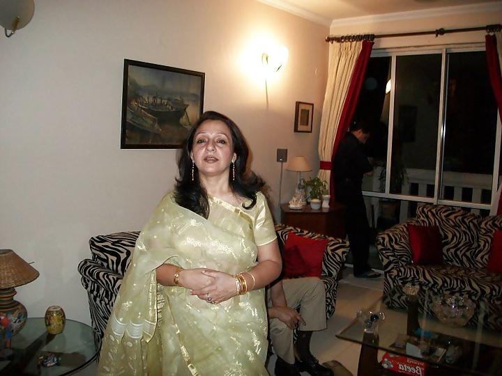 21P Hot desi moms