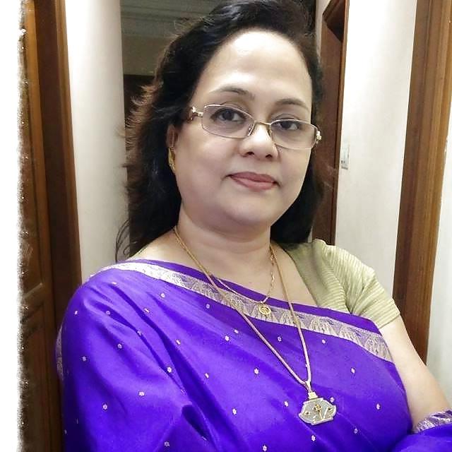 21P Hot desi moms