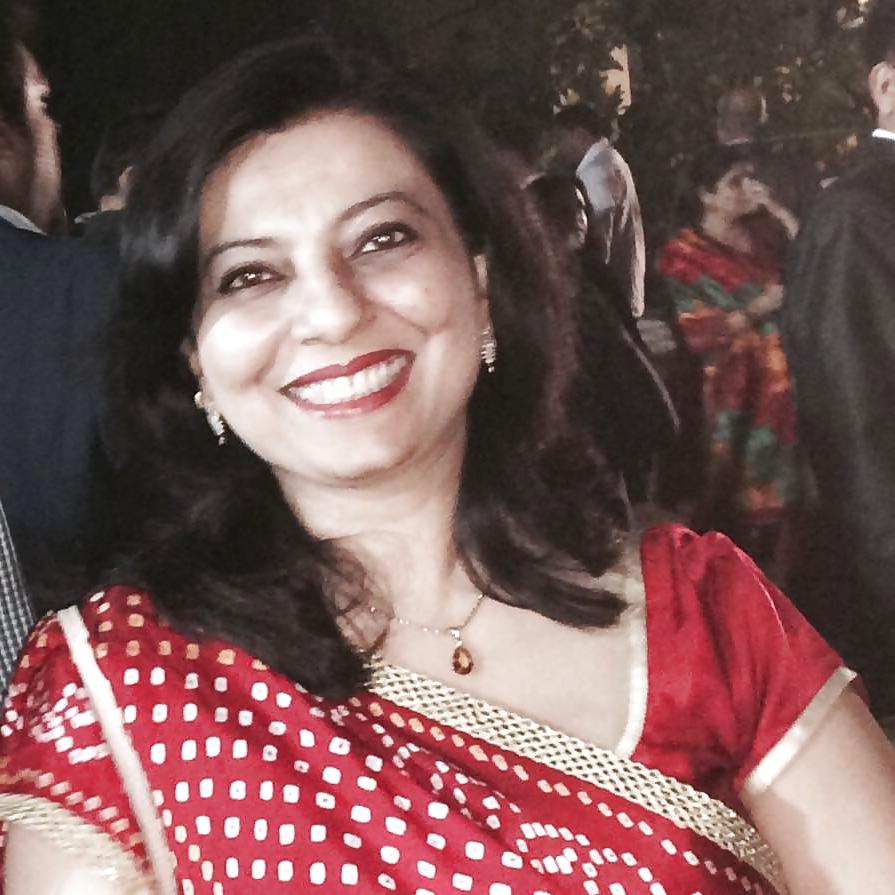 21P Hot desi moms