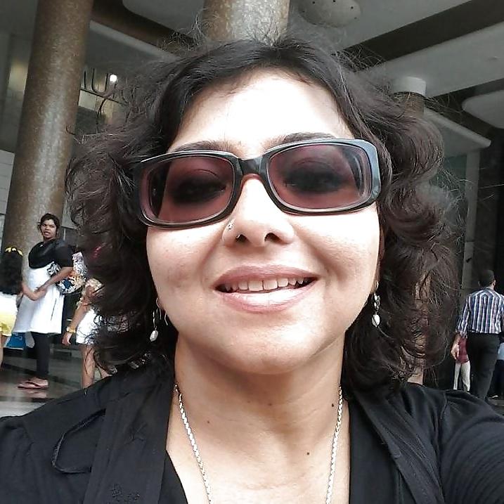 21P Hot desi moms