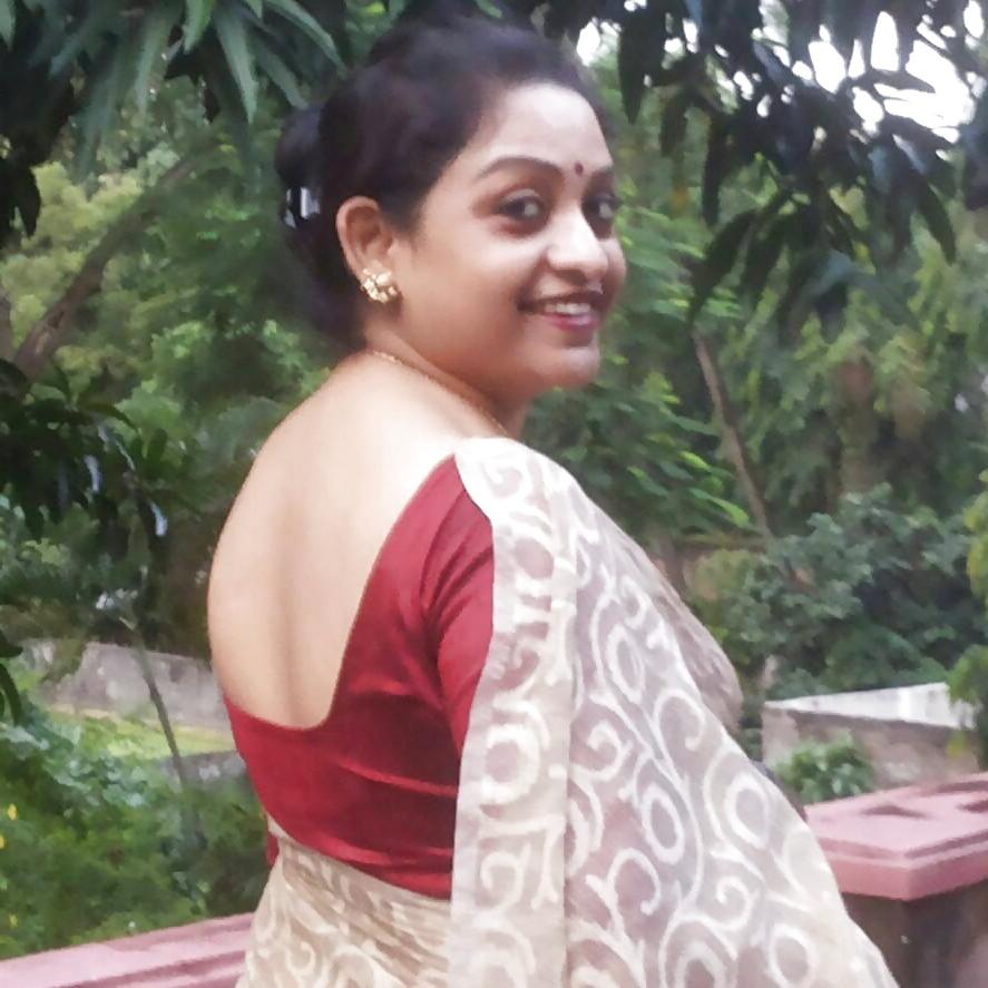 21P Hot desi moms