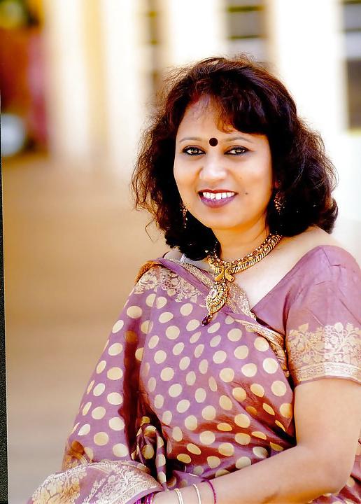 21P Hot desi moms