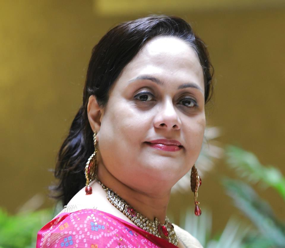 21P Hot desi moms