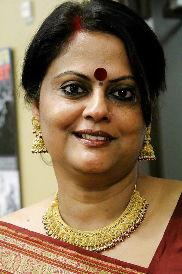 21P Hot desi moms