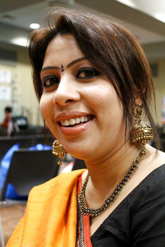 21P Hot desi moms
