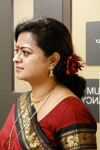 21P Hot desi moms