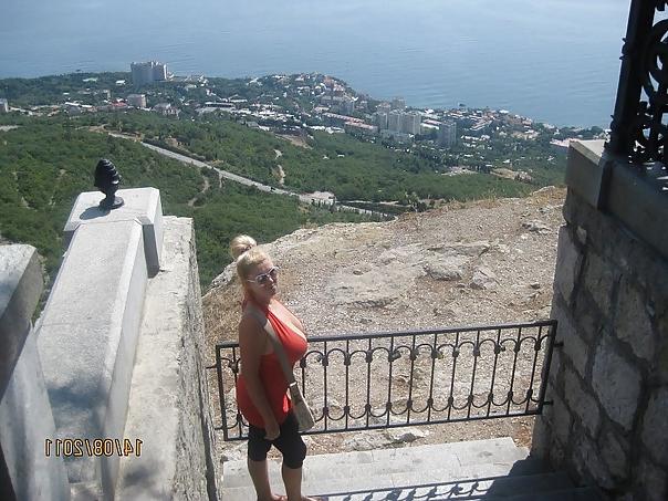 20P Busty Russian Woman 2042