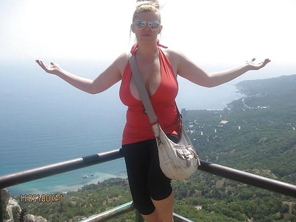 20P Busty Russian Woman 2042