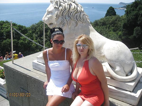 20P Busty Russian Woman 2042