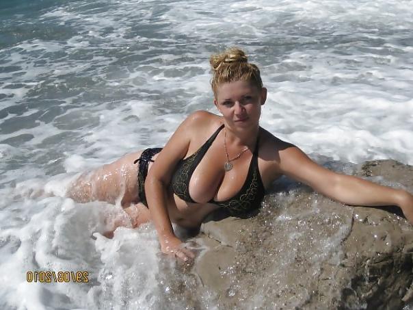 20P Busty Russian Woman 2042