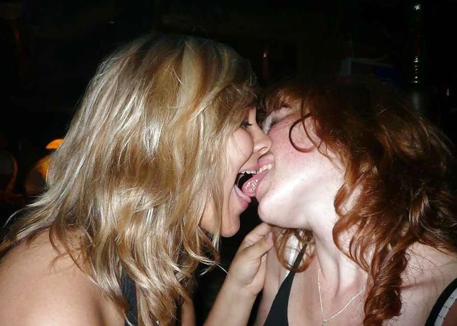 11P KISSING GIRLS 1