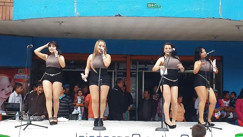 25P Latinas in pantyhose