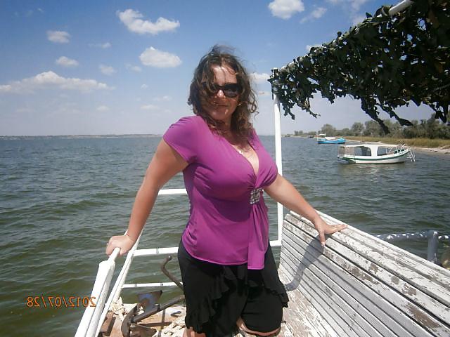 9P Busty Russian Woman 2060
