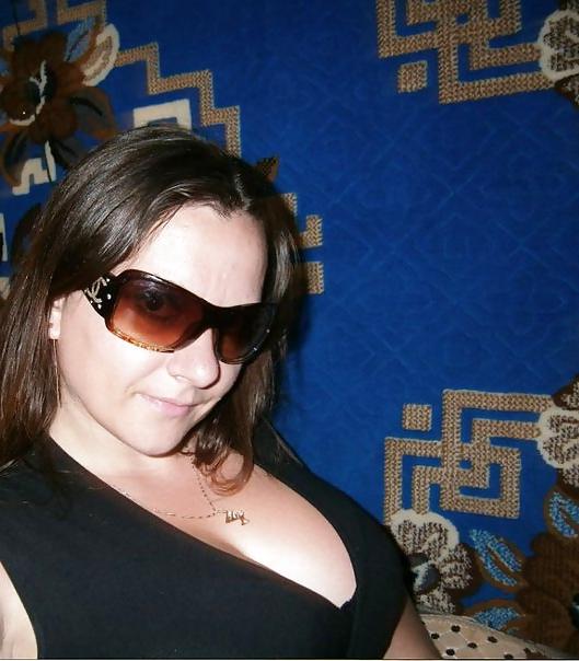9P Busty Russian Woman 2060