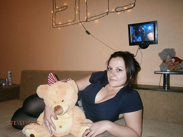 9P Busty Russian Woman 2060