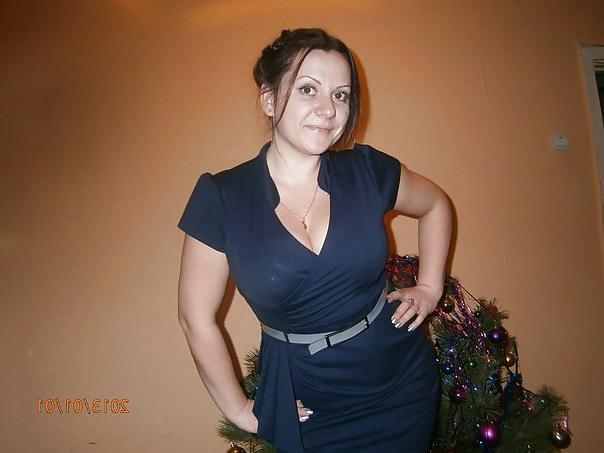 9P Busty Russian Woman 2060