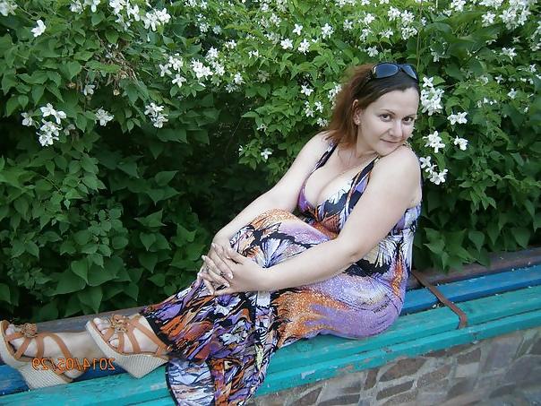 9P Busty Russian Woman 2060