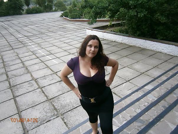 9P Busty Russian Woman 2060