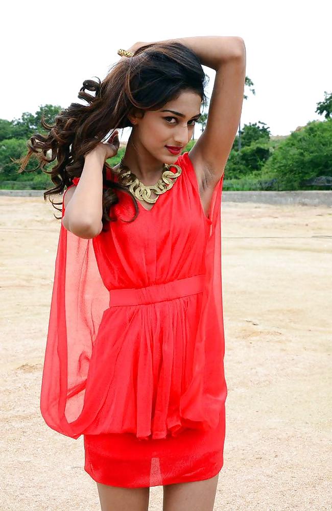 25P Desi Indian glamorous girls actress