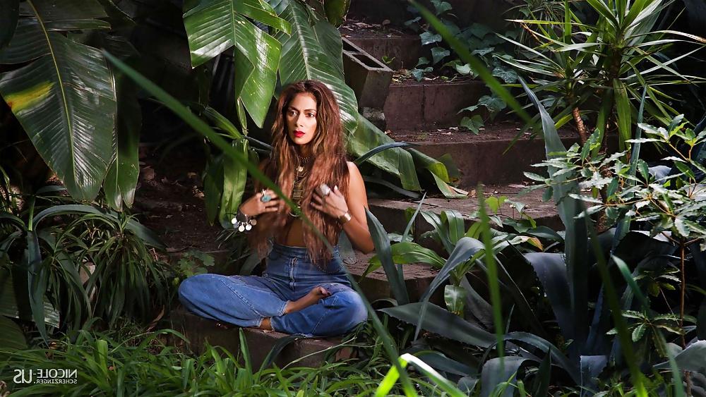 8P Nicole Scherzinger - New topless (covered) + see through