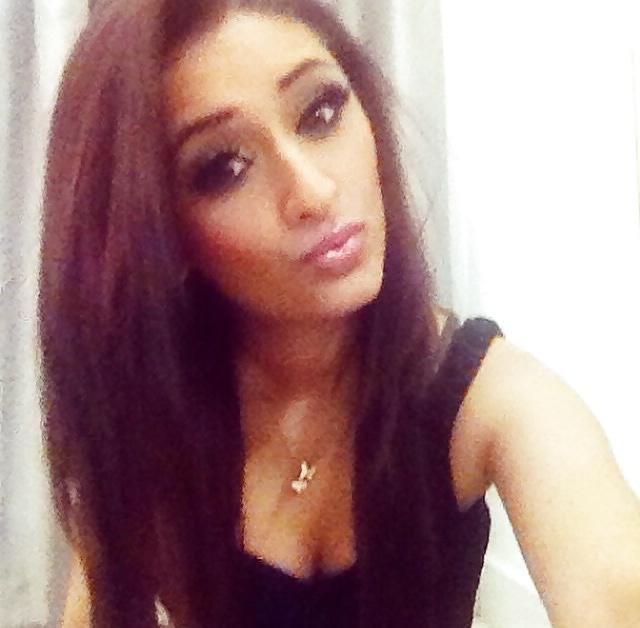 25P DESI SLUTS PLEASE COMMENT DIRTY AND DEGRADE  xxx