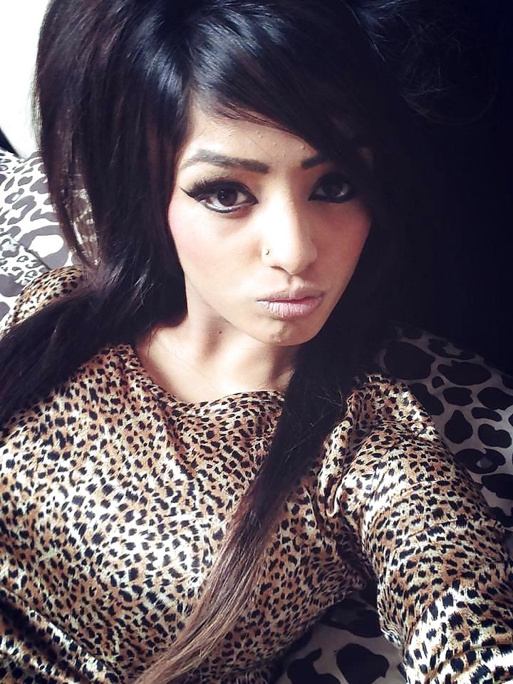 25P DESI SLUTS PLEASE COMMENT DIRTY AND DEGRADE  xxx
