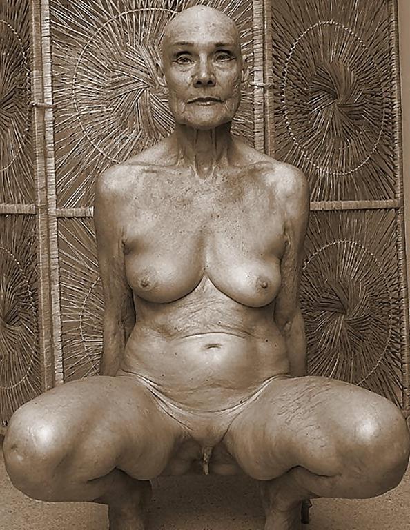 25P Granny Show's You Can Be Old But Still Look Sexy