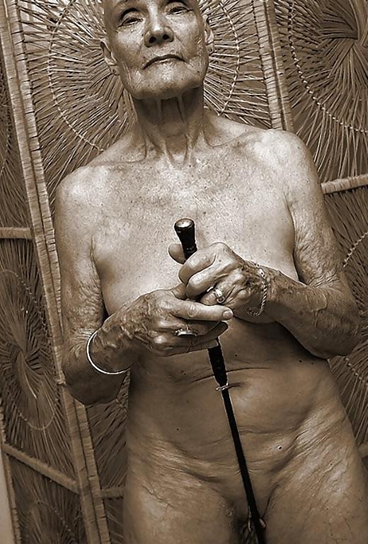 25P Granny Show's You Can Be Old But Still Look Sexy