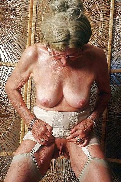 25P Granny Show's You Can Be Old But Still Look Sexy