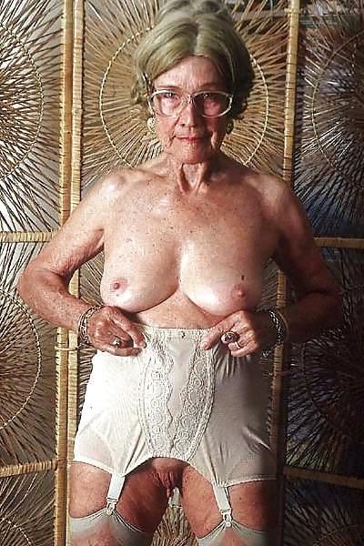 25P Granny Show's You Can Be Old But Still Look Sexy