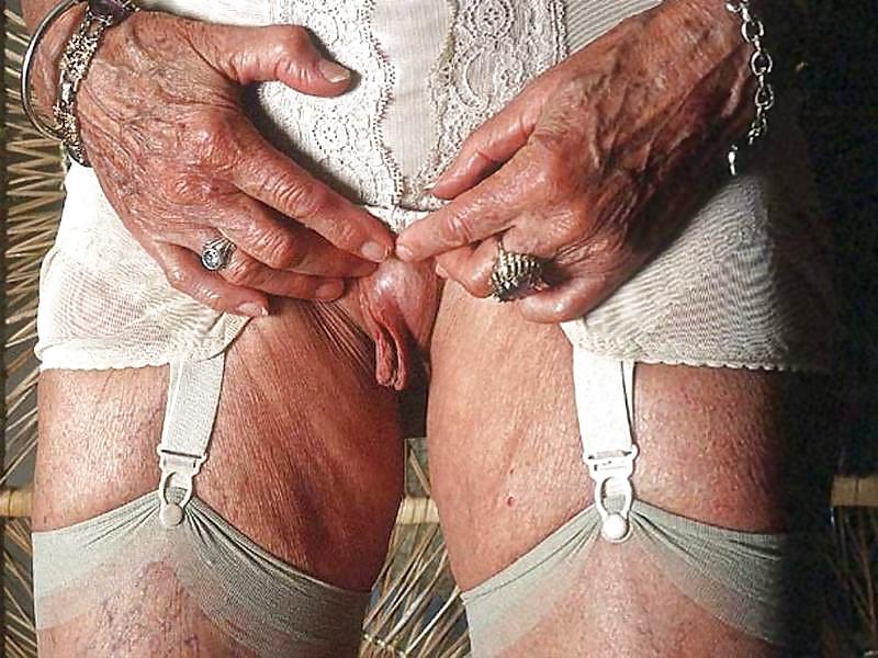 25P Granny Show's You Can Be Old But Still Look Sexy