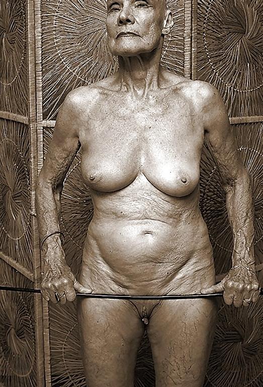 25P Granny Show's You Can Be Old But Still Look Sexy