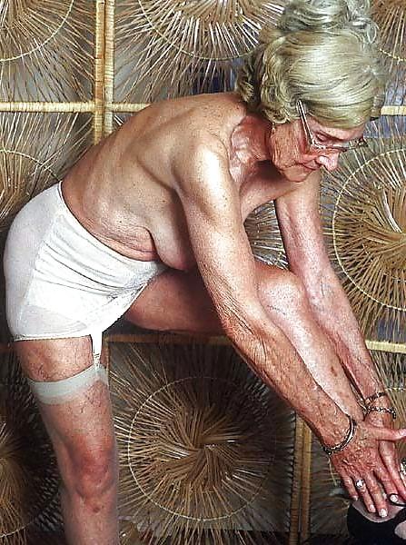 25P Granny Show's You Can Be Old But Still Look Sexy