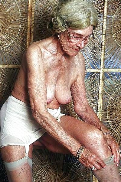 25P Granny Show's You Can Be Old But Still Look Sexy