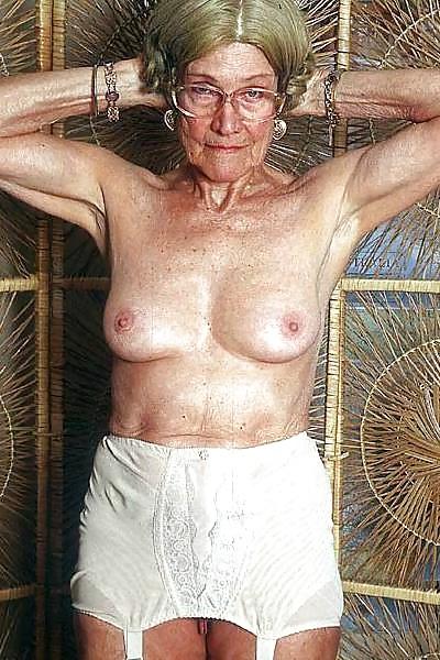 25P Granny Show's You Can Be Old But Still Look Sexy